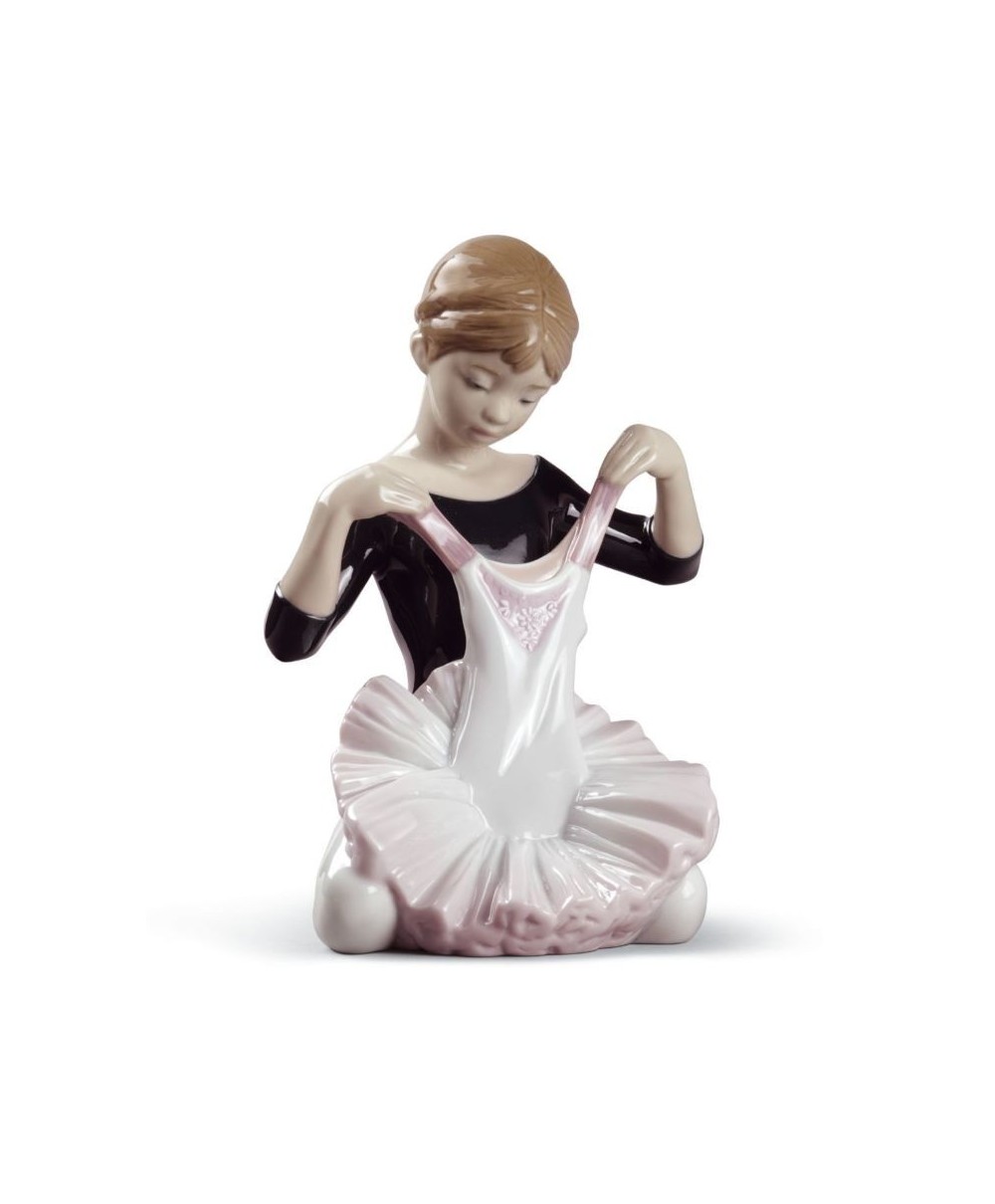 FIguras regalo de Lladró Figura Niña el Traje para el Debut FIguras regalo de Lladró Figura Niña el Traje para el Debut